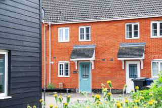 Stylish 2 Bedroom Property - 8