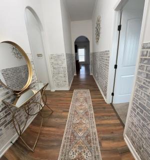 Cozy & Airy Retreat with Lots of Character - 4