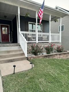Cozy & Airy Retreat with Lots of Character - 1
