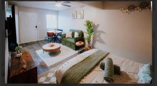 Studio Retreat Downtown View - Austin - 1