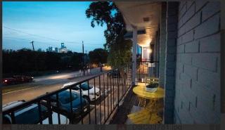 Studio Retreat Downtown View - Austin - 6