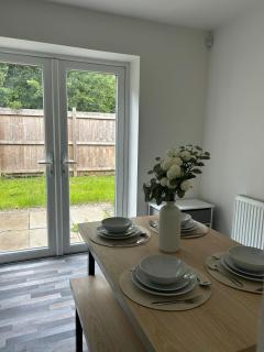 Spacious 4BR House with Backyard in Saint Helens - Saint Helens - 3