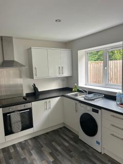 Spacious 4BR House with Backyard in Saint Helens - Saint Helens - 1