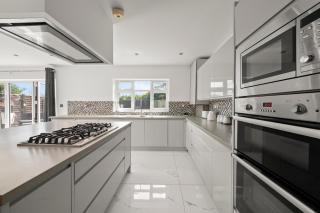 Modern & Spacious 4bd House - Elmers End - 0