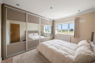Modern & Spacious 4bd House - Elmers End - 6