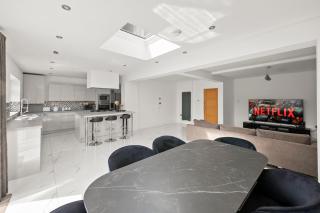 Modern & Spacious 4bd House - Elmers End - 5