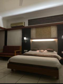 Honey Bee Resort Lonavala - Lonavala - 1