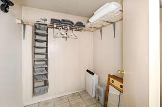 Beautiful Basement Private Suite Prime Location - Winnipeg - 3