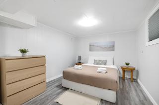 Beautiful Basement Private Suite Prime Location - Winnipeg - 0