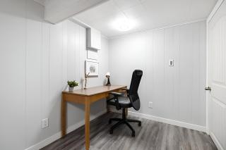 Beautiful Basement Private Suite Prime Location - Winnipeg - 4