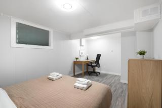 Beautiful Basement Private Suite Prime Location - Winnipeg - 1