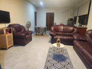 Modern 2-Bedroom Apart East - - 0