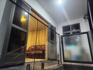 Modern 2-Bedroom Apart East - - 8