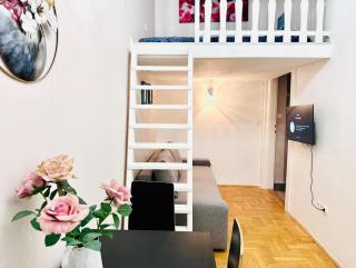 V2 Central Market Apartment - 0