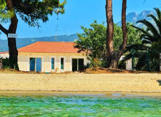 FOFO Platana Beachfront Villa - Skala Rachoniou - 0