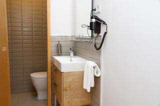 BCN Home Guest House - 7