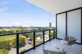 Luxury Miami Beach Condo w Pool Access - 7