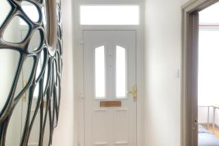 Entire 3 Bedroom Home With Garden In London - Edmonton - 8
