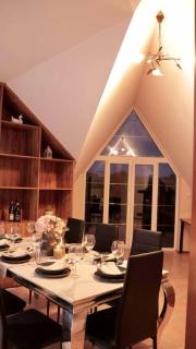 Entire 2nd floor of Villa with 3bedroom with large garden,BBQ,pool,sauna,free parking - Popovičky - 9