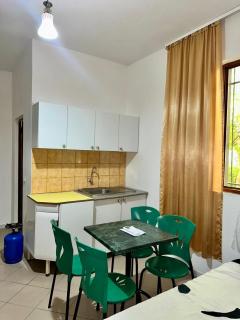H&A Guest House - Golem - 5