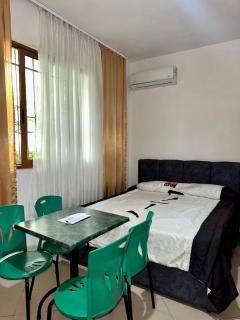 H&A Guest House - Golem - 0