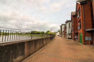 Luxury Riverside Living - Morton - 8