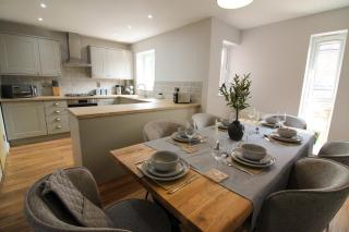 Luxury Riverside Living - Morton - 7