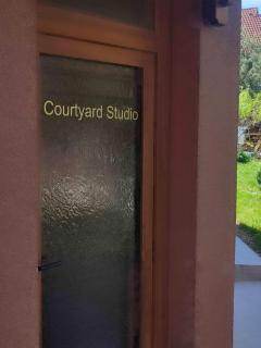 Courtyard Studio - Oradea - 4