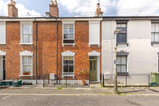 Peaceful Retreat in Central Cheltenham - 3