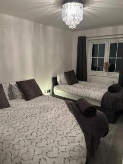 3BR House in Newton-Le-Willows - Sleeps 6 - - 0
