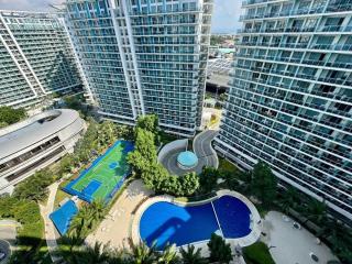 SM Bicutan by Bahamas - Manila - 4