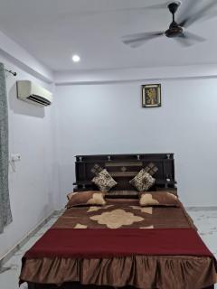 Royal Vinod Residency - Jāmb - 2