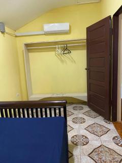 Entire House - Private, Affordable, 10 mins to Itl Airport - Bakers - 1