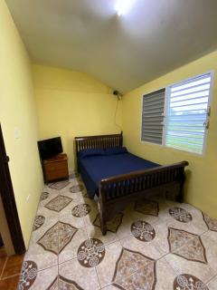 Entire House - Private, Affordable, 10 mins to Itl Airport - Bakers - 2