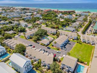 Pompano Paradise 2 Pools Arcade Less than a Mile to Beach - 5