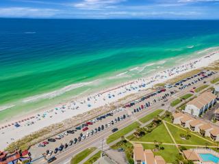 Pompano Paradise 2 Pools Arcade Less than a Mile to Beach - 4
