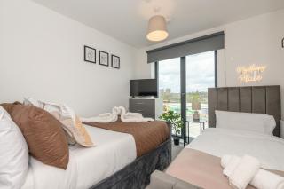 City Centre - NEW! - Rates for LONGER STAYS - Work&Relaxation - sleeps 4! - Beeston Hill - 4