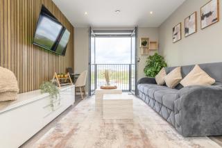 City Centre - NEW! - Rates for LONGER STAYS - Work&Relaxation - sleeps 4! - Beeston Hill - 9