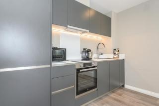 City Centre - NEW! - Rates for LONGER STAYS - Work&Relaxation - sleeps 4! - Beeston Hill - 7
