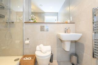 City Centre - NEW! - Rates for LONGER STAYS - Work&Relaxation - sleeps 4! - Beeston Hill - 1