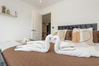City Centre - NEW! - Rates for LONGER STAYS - Work&Relaxation - sleeps 4! - Beeston Hill - 3