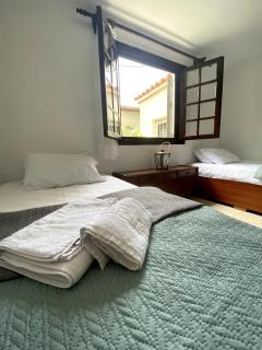 Cozy Retreat by the Sea - Nea Iraklia - 3