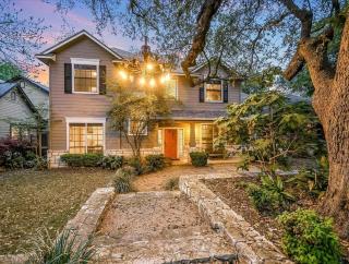 Walk to Zilker Barton Springs 5BR 3BA Villa Sleeps 14 - Austin - 0