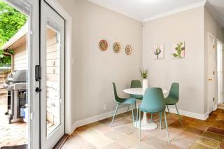 Walk to Zilker Barton Springs 5BR 3BA Villa Sleeps 14 - Austin - 8