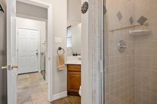 Walk to Zilker Barton Springs 5BR 3BA Villa Sleeps 14 - Austin - 1