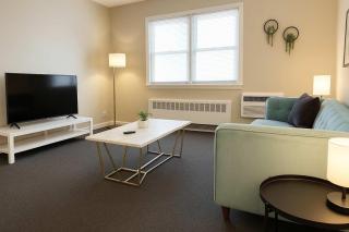 Cozy 1BR Apt Near Dining & Shops - Kimball C2 - Chicago - 2
