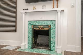 Historic Ludlow Apt A - - 5