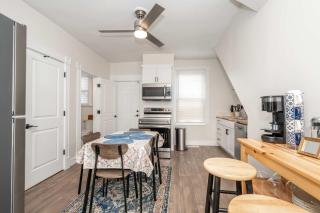 Historic Ludlow Apt A - - 3