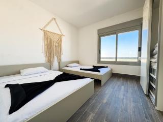 2-BR Chalet Direct to the Pools Einbay Resort - Ain Suchna - 7