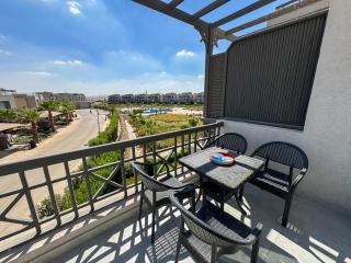 2-BR Chalet Direct to the Pools Einbay Resort - Ain Suchna - 9